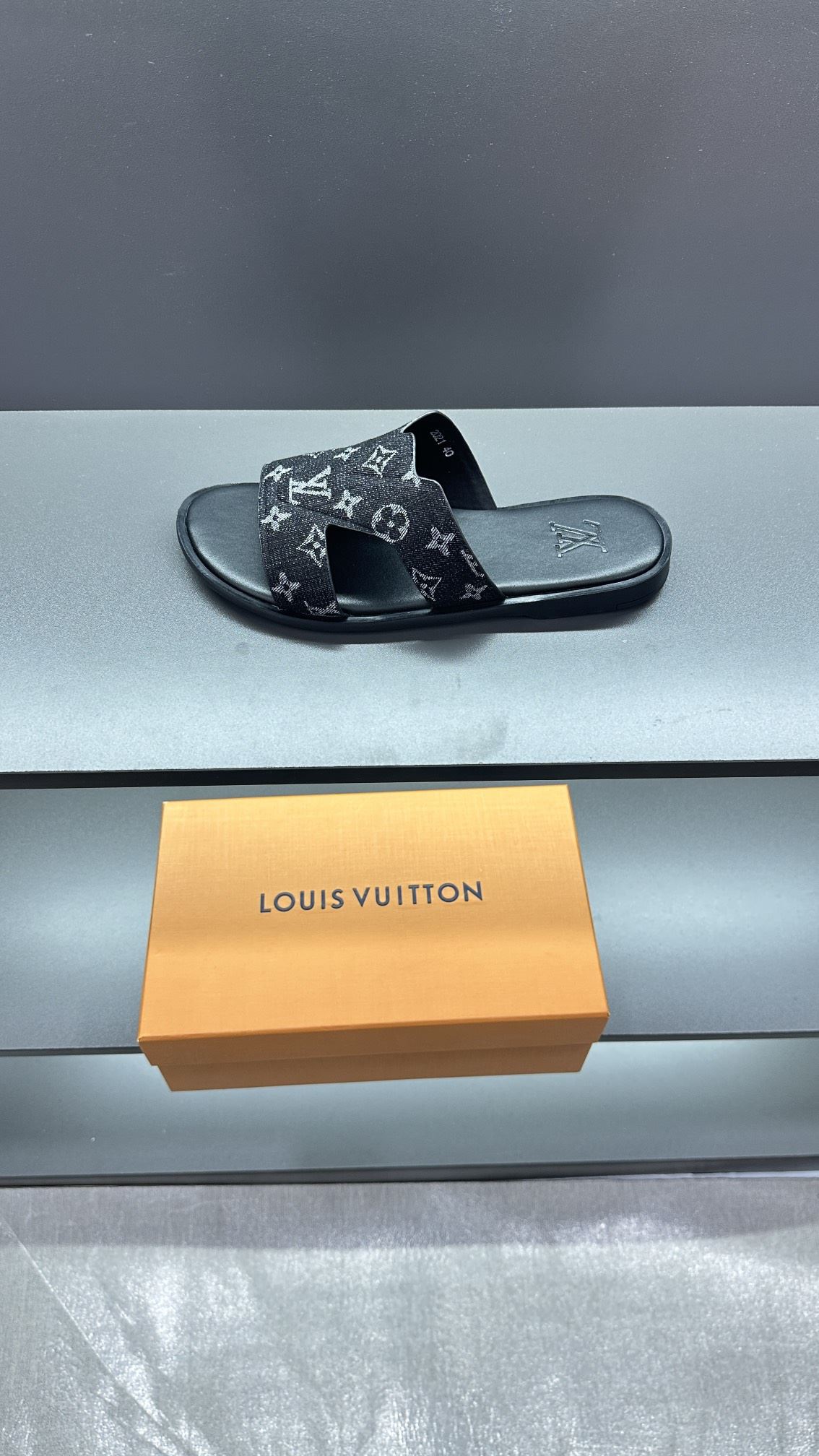 Louis Vuitton Slippers